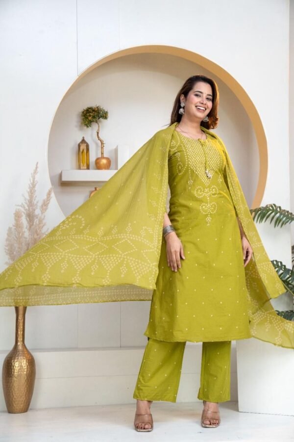 2d77a8c4-986a-4aad-86e3-dc876ae6b560 Elegant Green Bandhani Print 3-Piece Set πβ¨