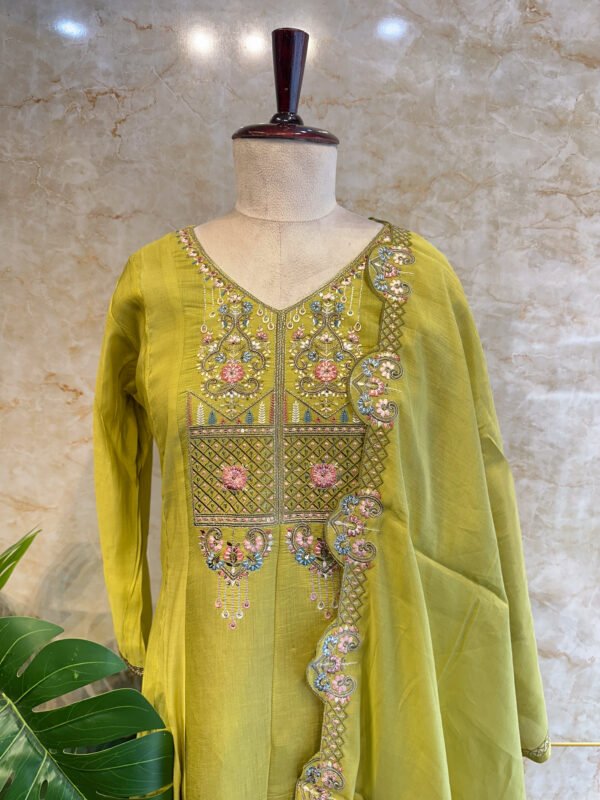 IMG_1801 Elegant Green Embroidery 3-Piece Set