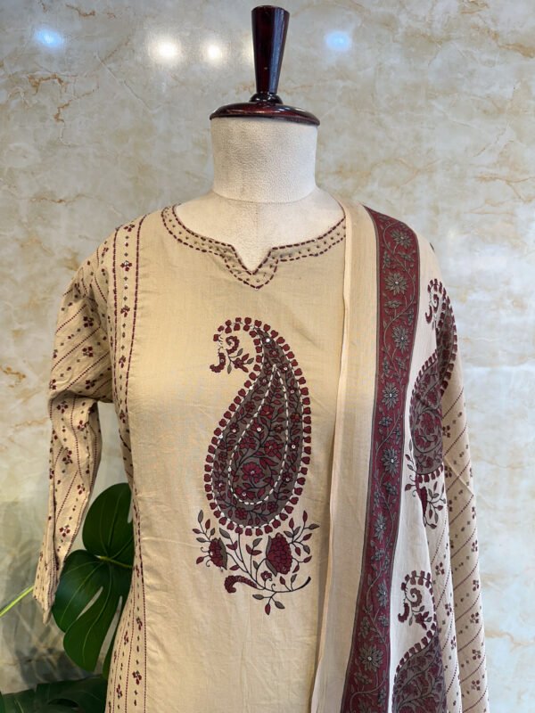 IMG_1835 Elegant Beige Paisley Print 3-Piece Set π€β¨